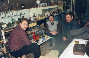 1999 в гараже QCD  Ю.Кашуба и  Костя Старостин.JPG